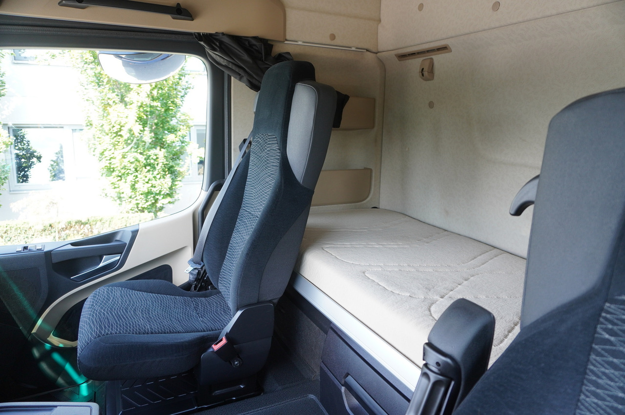 Refrigerator truck MERCEDES-BENZ Actros 2546 / Lecapitaine refrigerator 20 EPAL / Multitemperature / Carrier Supra 1150 MT: picture 19 Refrigerator truck MERCEDES-BENZ Actros 2546 / Lecapitaine refrigerator 20 EPAL / Multitemperature / Carrier Supra 1150 MT: picture 19