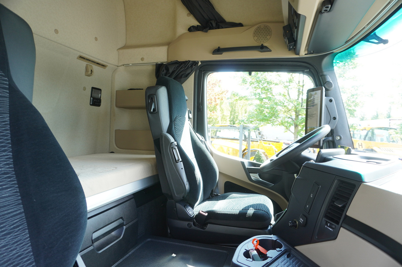 Refrigerator truck MERCEDES-BENZ Actros 2546 / Lecapitaine refrigerator 20 EPAL / Multitemperature / Carrier Supra 1150 MT: picture 28 Refrigerator truck MERCEDES-BENZ Actros 2546 / Lecapitaine refrigerator 20 EPAL / Multitemperature / Carrier Supra 1150 MT: picture 28