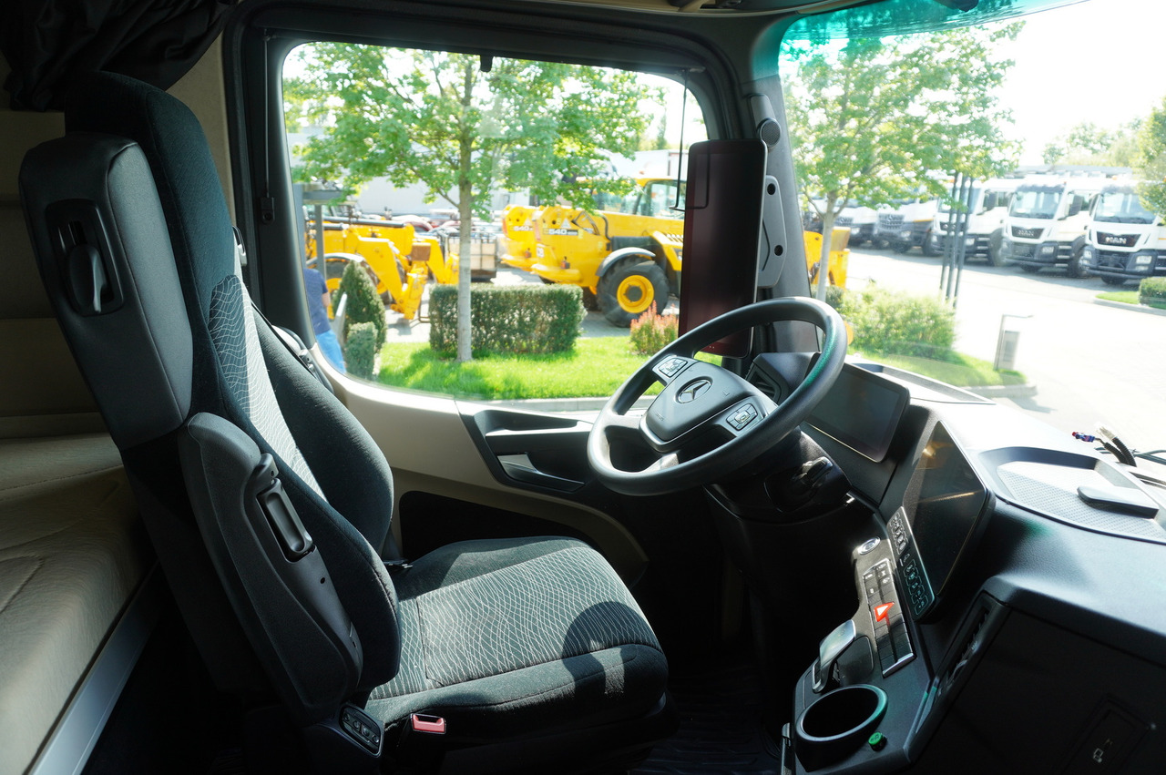 Refrigerator truck MERCEDES-BENZ Actros 2546 / Lecapitaine refrigerator 20 EPAL / Multitemperature / Carrier Supra 1150 MT: picture 26 Refrigerator truck MERCEDES-BENZ Actros 2546 / Lecapitaine refrigerator 20 EPAL / Multitemperature / Carrier Supra 1150 MT: picture 26