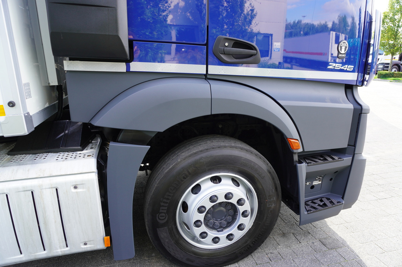 Refrigerator truck MERCEDES-BENZ Actros 2546 / Lecapitaine refrigerator 20 EPAL / Multitemperature / Carrier Supra 1150 MT: picture 14 Refrigerator truck MERCEDES-BENZ Actros 2546 / Lecapitaine refrigerator 20 EPAL / Multitemperature / Carrier Supra 1150 MT: picture 14