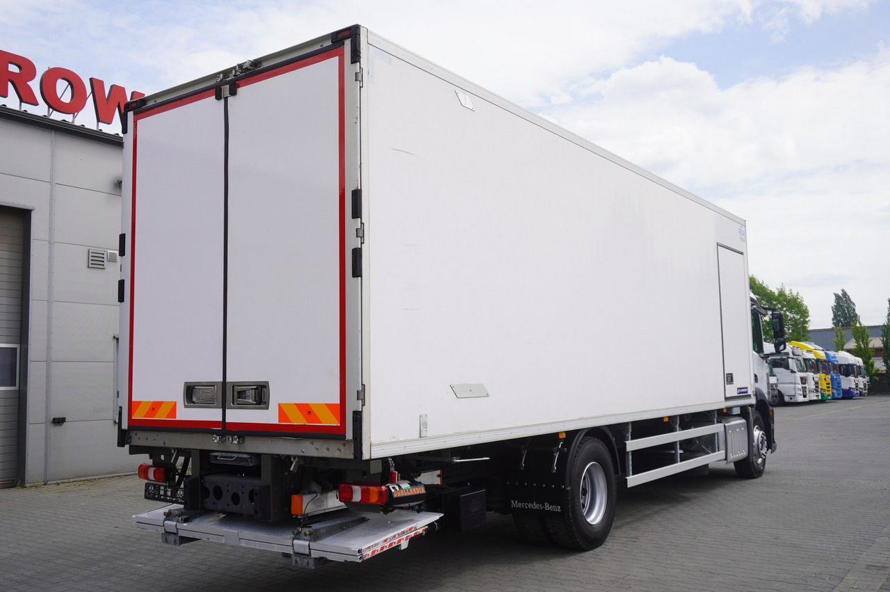 MERCEDES-BENZ Antos 1830 / Lamberet refrigerator superstructure 22 EPAL / Dhollandia lift 2000 kg - Refrigerator truck: picture 4 MERCEDES-BENZ Antos 1830 / Lamberet refrigerator superstructure 22 EPAL / Dhollandia lift 2000 kg - Refrigerator truck: picture 4