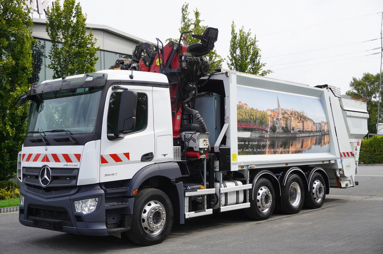 MERCEDES-BENZ Antos 3240 8x2 / Tajfun 5T crane / Farid Industries garbage truck/ 3 steered axles - Vacuum truck: picture 3 MERCEDES-BENZ Antos 3240 8x2 / Tajfun 5T crane / Farid Industries garbage truck/ 3 steered axles - Vacuum truck: picture 3