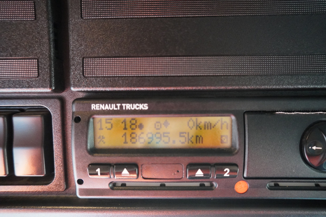 RENAULT D12 / 180,000 km / frame 9.15 m - Cab chassis truck: picture 3 RENAULT D12 / 180,000 km / frame 9.15 m - Cab chassis truck: picture 3