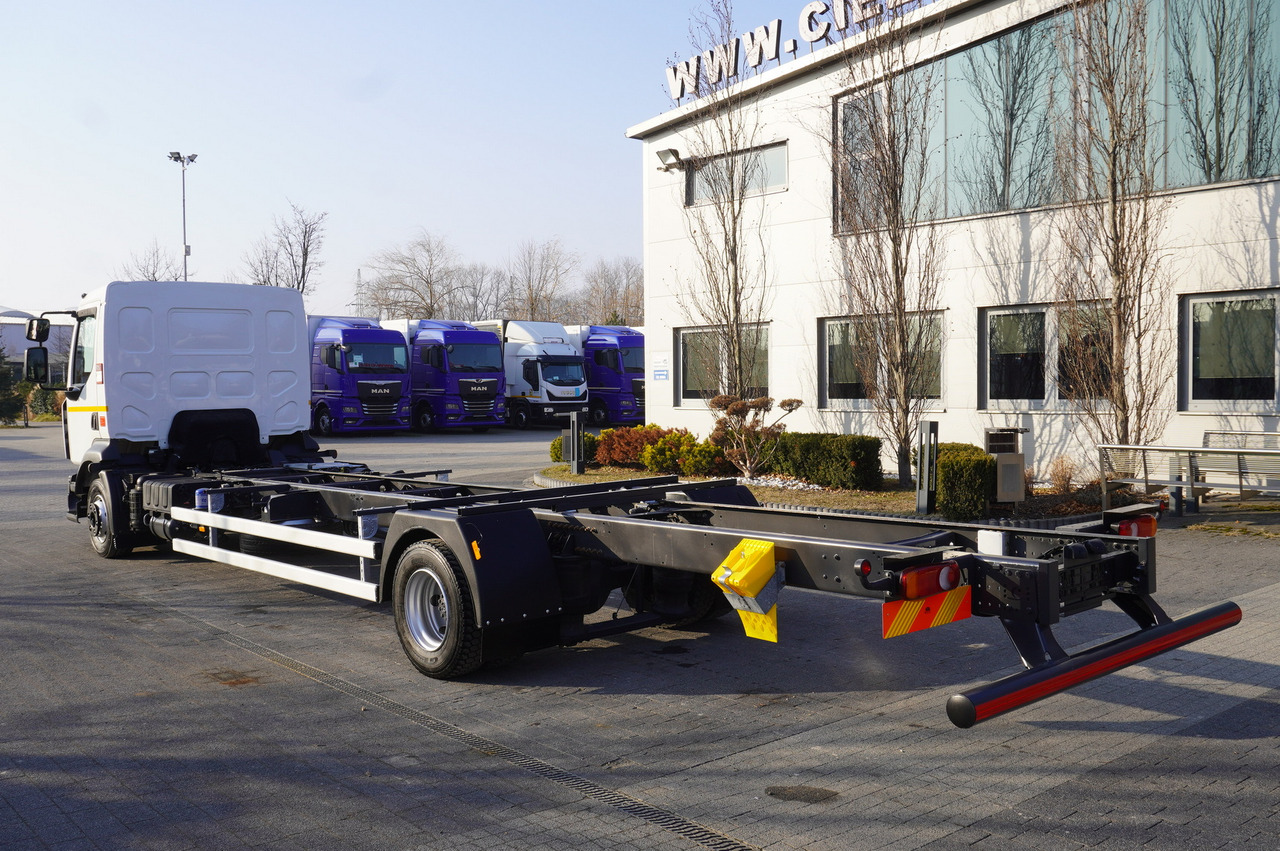RENAULT D12 / 180,000 km / frame 9.15 m - Cab chassis truck: picture 4 RENAULT D12 / 180,000 km / frame 9.15 m - Cab chassis truck: picture 4