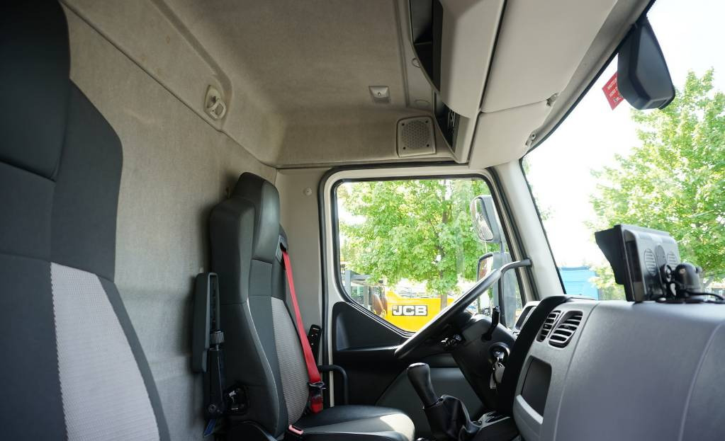 RENAULT D12 E6 / Container 18 pallets / tail lift leasing RENAULT D12 E6 / Container 18 pallets / tail lift: picture 12 RENAULT D12 E6 / Container 18 pallets / tail lift leasing RENAULT D12 E6 / Container 18 pallets / tail lift: picture 12