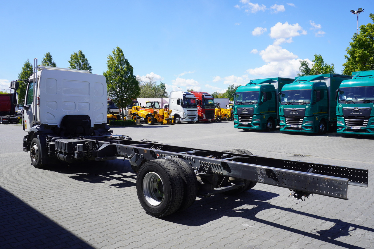 RENAULT D16 / frame 7.3 m / Differential lock / 3 units - Cab chassis truck: picture 4 RENAULT D16 / frame 7.3 m / Differential lock / 3 units - Cab chassis truck: picture 4