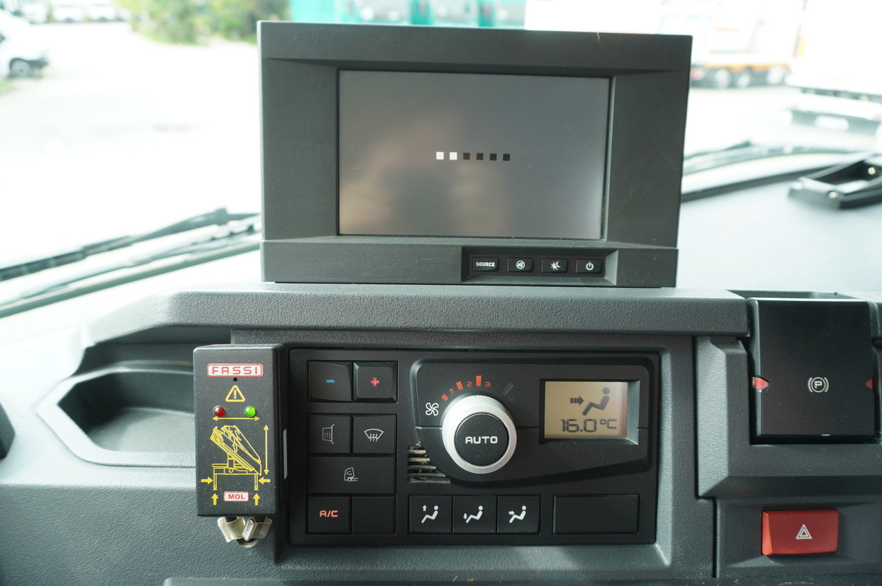 Tipper, Crane truck RENAULT K380 6×4 / FASSI F175 crane 7.85 t / 120 thousand km! / 2-sided tipper: picture 26 Tipper, Crane truck RENAULT K380 6×4 / FASSI F175 crane 7.85 t / 120 thousand km! / 2-sided tipper: picture 26