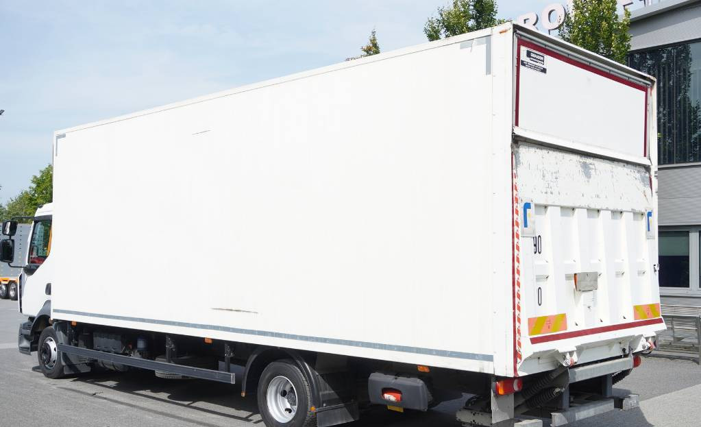 RENAULT Renault D12 E6 / Container 18 pallets / tail lift - Box truck: picture 3 RENAULT Renault D12 E6 / Container 18 pallets / tail lift - Box truck: picture 3