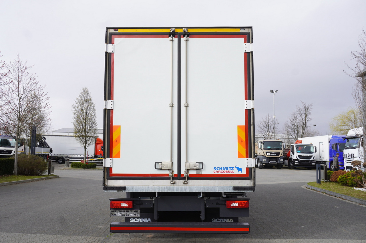 SCANIA R500 / Schmitz meat hook refrigerator / Carrier Supra 950U / 3rd steered axle - Refrigerator truck: picture 4 SCANIA R500 / Schmitz meat hook refrigerator / Carrier Supra 950U / 3rd steered axle - Refrigerator truck: picture 4