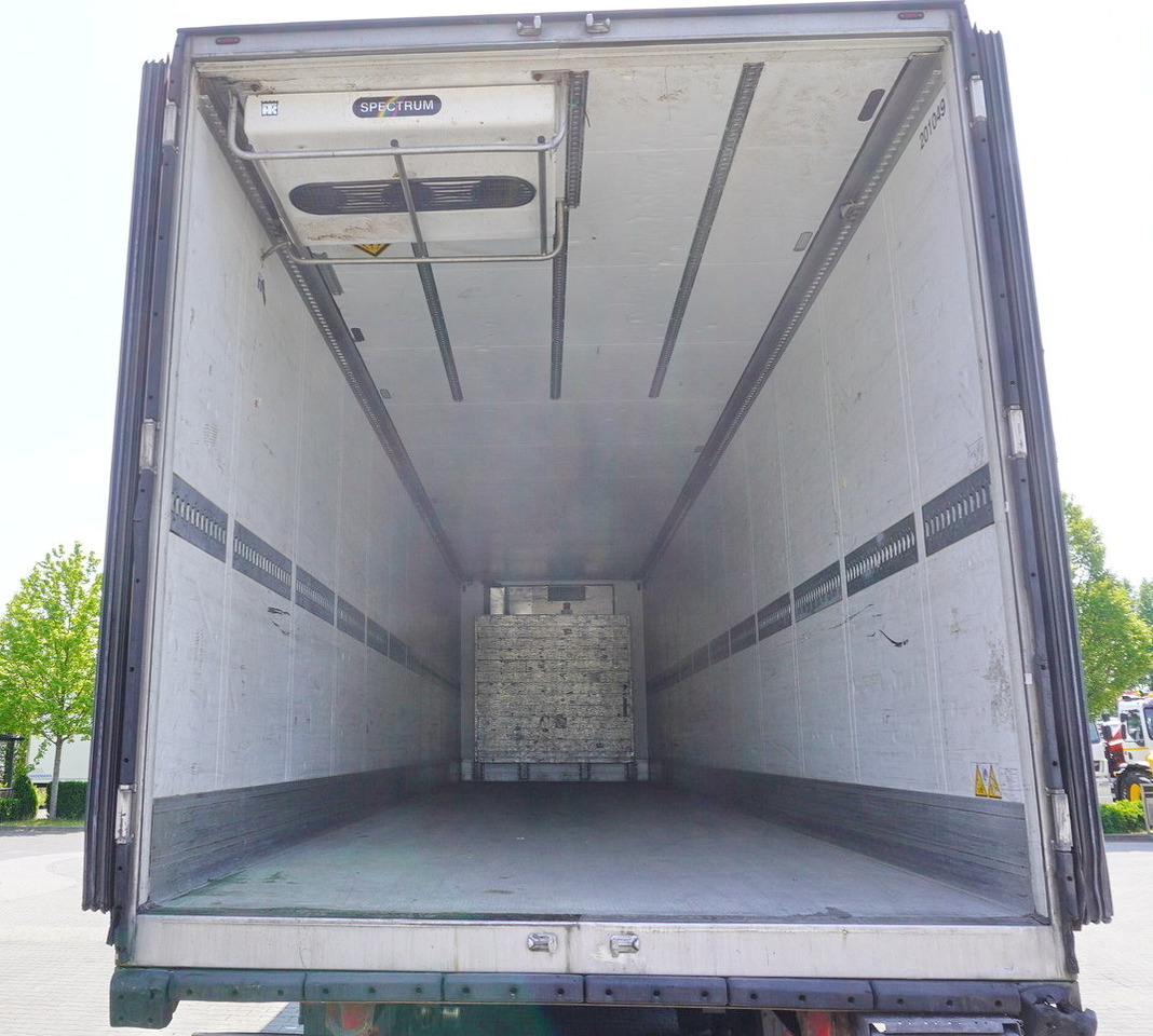 SCHMITZ refrigerated semi-trailer / Thermoking SLX E Spectrum 250 / Multitemperature - Refrigerator semi-trailer: picture 3 SCHMITZ refrigerated semi-trailer / Thermoking SLX E Spectrum 250 / Multitemperature - Refrigerator semi-trailer: picture 3