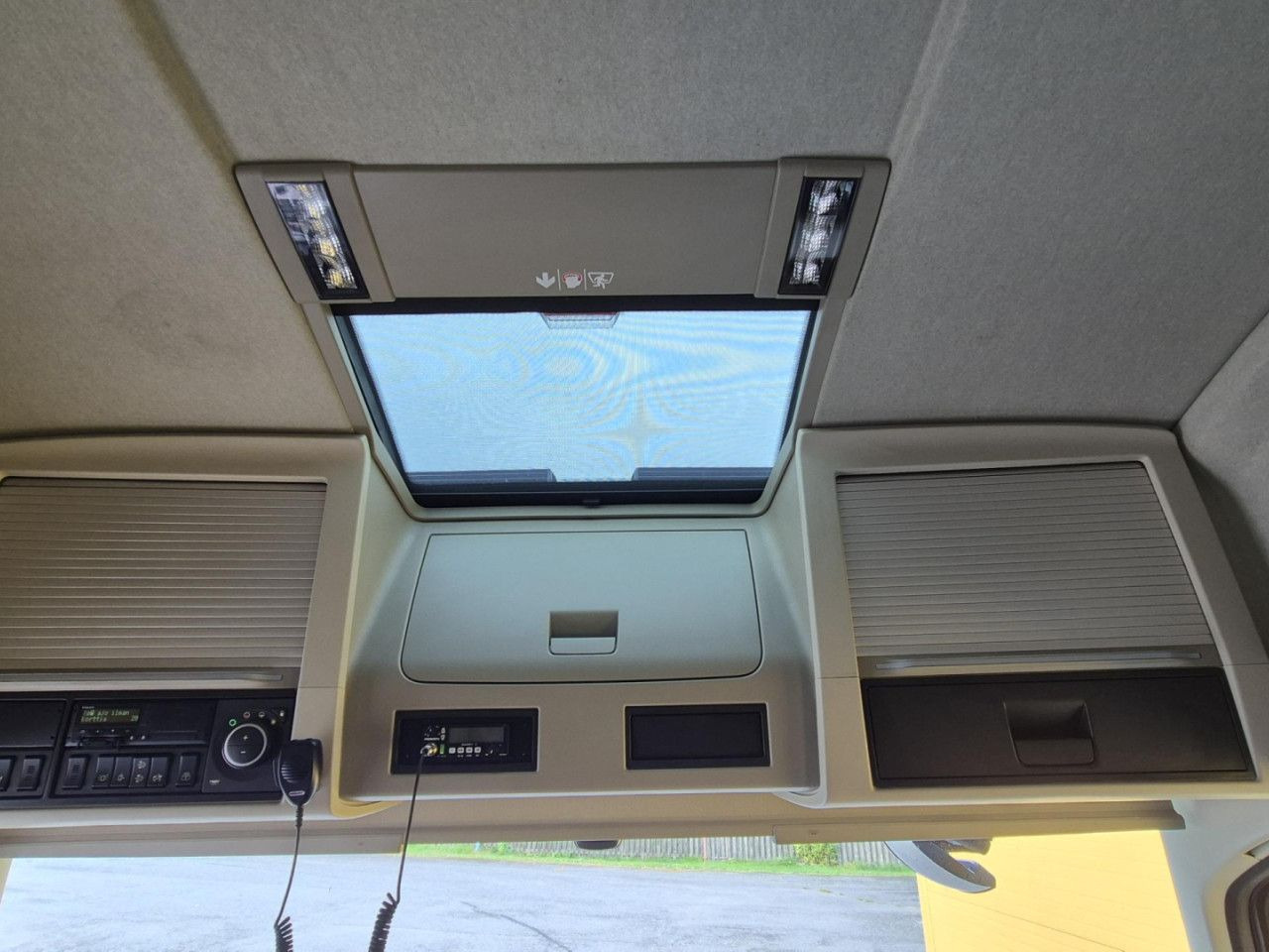 Log truck for transportation of timber VOLVO FH 750 8x4 / 2 lifted axles / timber truck: picture 14