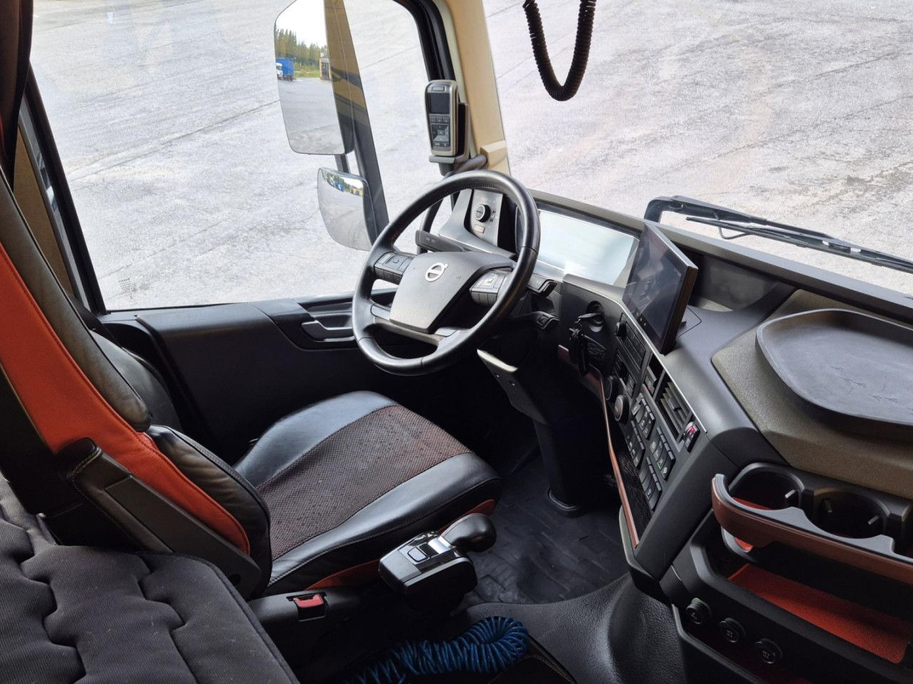 VOLVO FH 750 8x4 / 2 lifted axles / timber truck leasing VOLVO FH 750 8x4 / 2 lifted axles / timber truck: picture 15