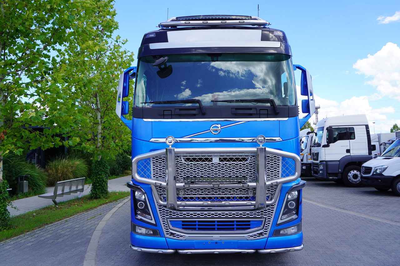 VOLVO FH16 750 8x4 / ALUCAR stanchion superstructure / 7.6 m chassis / Steered axle - Cab chassis truck: picture 5 VOLVO FH16 750 8x4 / ALUCAR stanchion superstructure / 7.6 m chassis / Steered axle - Cab chassis truck: picture 5