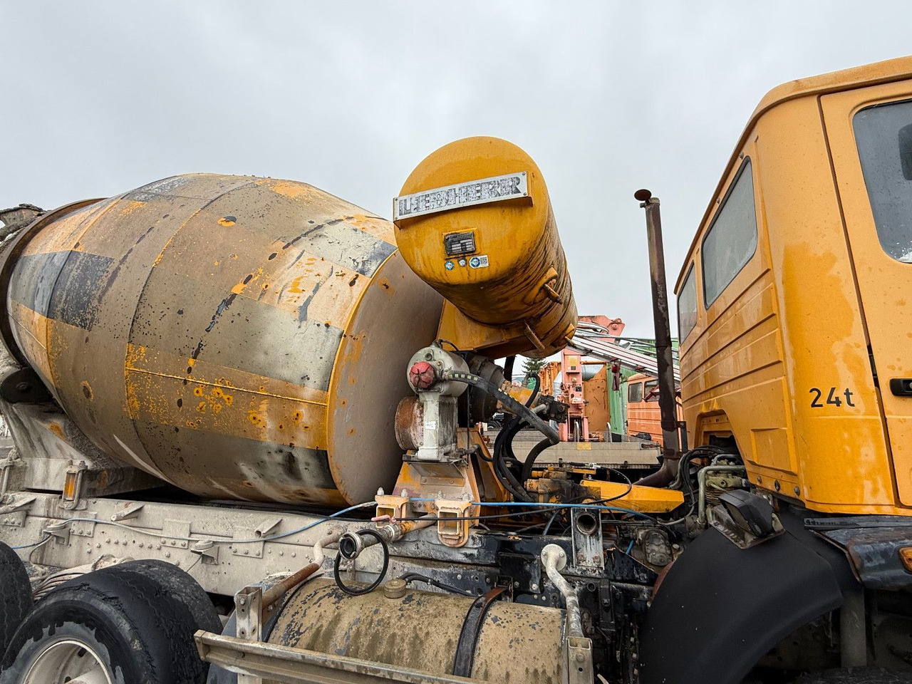 Mercedes-Benz 2225 - 6X4 - Concrete mixer truck: picture 3 Mercedes-Benz 2225 - 6X4 - Concrete mixer truck: picture 3