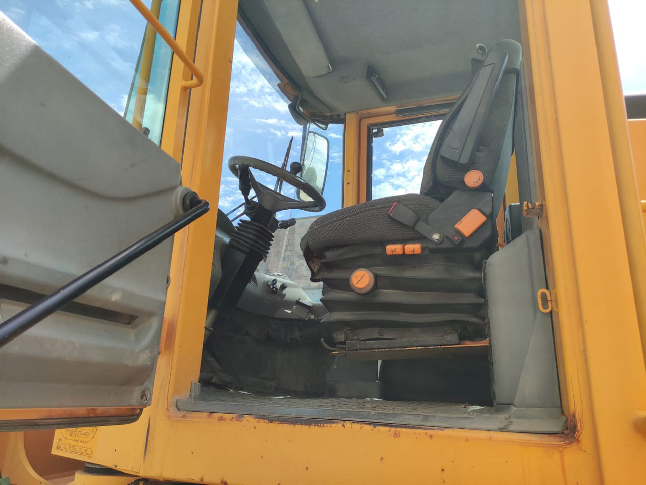 VOLVO L90E - Wheel loader: picture 5 VOLVO L90E - Wheel loader: picture 5
