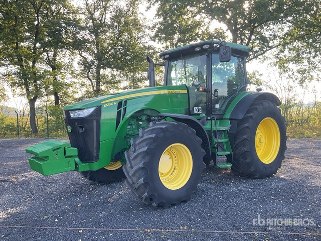John Deere 8260R 4WD Tractor - Farm tractor: picture 1 John Deere 8260R 4WD Tractor - Farm tractor: picture 1