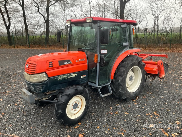 Kubota KL330 4WD Tractor - Farm tractor: picture 2 Kubota KL330 4WD Tractor - Farm tractor: picture 2