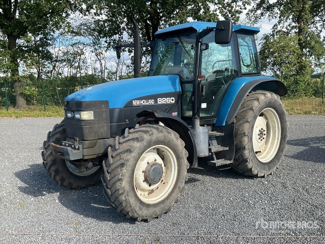 New Holland 8260 4WD Tractor - Farm tractor: picture 1 New Holland 8260 4WD Tractor - Farm tractor: picture 1