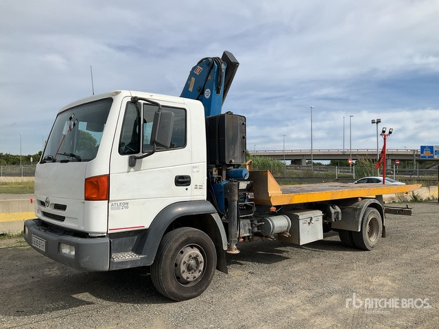 2002 Nissan Atleon 210 4x2 with Crane Rollback Truck - Tow truck: picture 2 2002 Nissan Atleon 210 4x2 with Crane Rollback Truck - Tow truck: picture 2