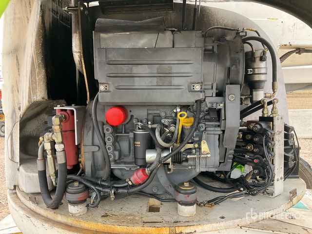 2004 Haulotte HA18SPX 4WD Diesel Articulating Boom Lift - Articulated boom: picture 4 2004 Haulotte HA18SPX 4WD Diesel Articulating Boom Lift - Articulated boom: picture 4