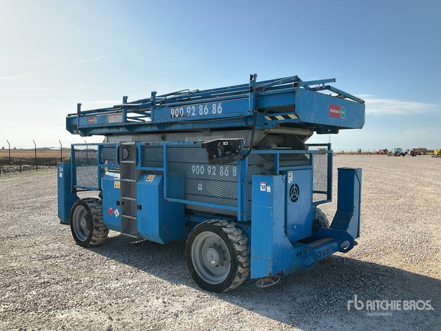 2006 Genie GS-5390RT 4x4 Diesel Scissor Lift - Scissor lift: picture 3 2006 Genie GS-5390RT 4x4 Diesel Scissor Lift - Scissor lift: picture 3