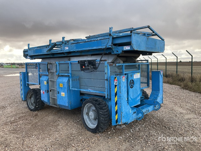 2006 Genie GS5390RT 4x4 Diesel Scissor Lift - Scissor lift: picture 2 2006 Genie GS5390RT 4x4 Diesel Scissor Lift - Scissor lift: picture 2