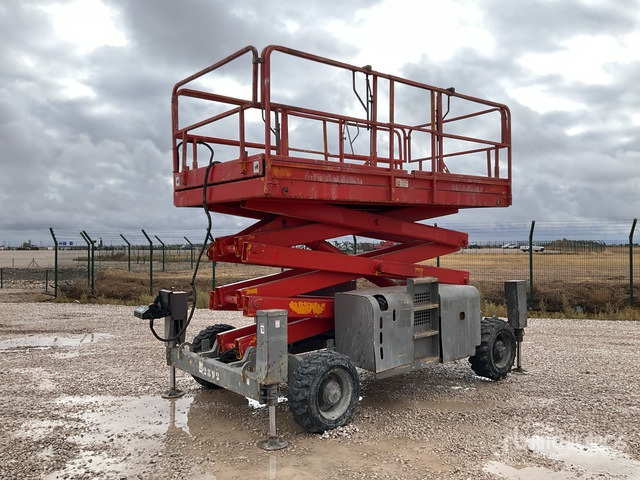 2006 Haulotte H12SX 4x4 Diesel Scissor Lift - Scissor lift: picture 2 2006 Haulotte H12SX 4x4 Diesel Scissor Lift - Scissor lift: picture 2