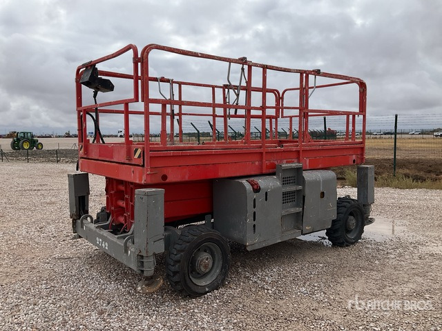 2006 Haulotte H12SX 4x4 Diesel Scissor Lift - Scissor lift: picture 4 2006 Haulotte H12SX 4x4 Diesel Scissor Lift - Scissor lift: picture 4