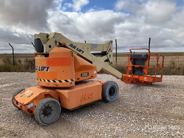 2006 JLG E400AN 2WD Electric Articulating Boom Lift - Articulated boom: picture 2 2006 JLG E400AN 2WD Electric Articulating Boom Lift - Articulated boom: picture 2