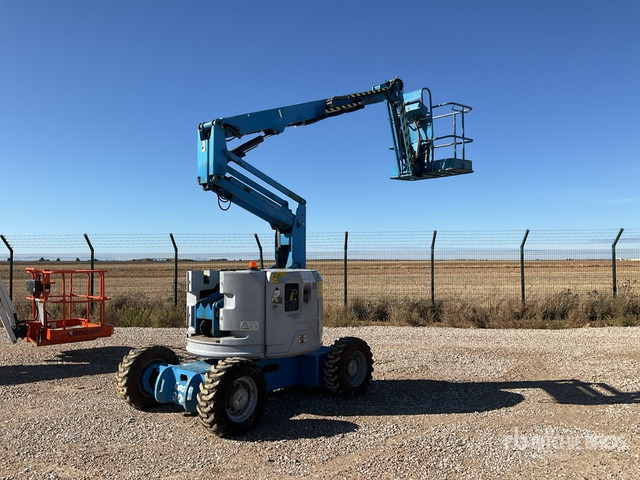 2007 Genie Z34/22 4WD Diesel Articulating Boom Lift - Articulated boom: picture 1 2007 Genie Z34/22 4WD Diesel Articulating Boom Lift - Articulated boom: picture 1