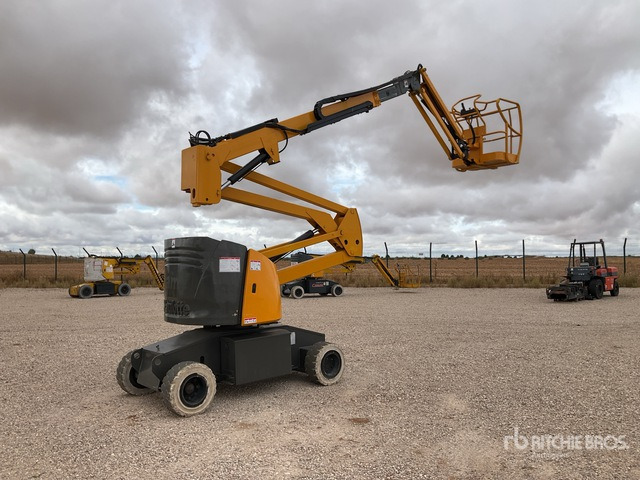 2007 Haulotte HA15IP 2WD Electric Articulating Boom Lift - Articulated boom: picture 2 2007 Haulotte HA15IP 2WD Electric Articulating Boom Lift - Articulated boom: picture 2