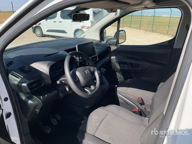 Minibus, Passenger van 2022 Toyota Proace City Verso 5 Passenger Van: picture 6