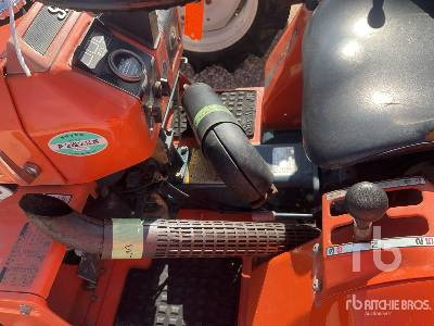 Farm tractor KUBOTA 4WD Quantity of (2): picture 13