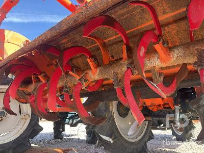 Farm tractor KUBOTA 4WD Quantity of (2): picture 11