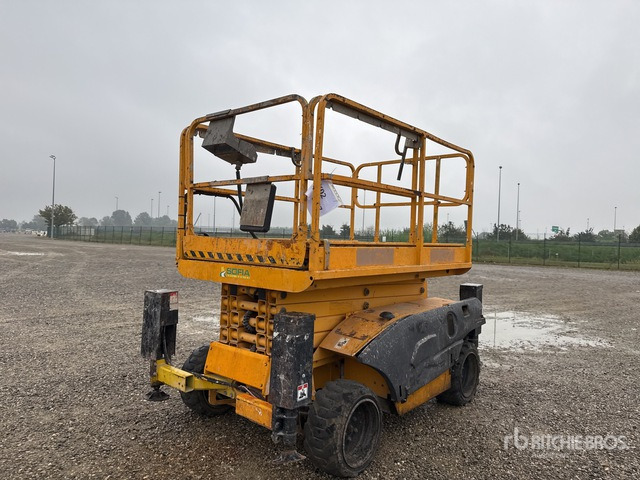 2007 Haulotte Compact12DX Scissor Lift - Scissor lift: picture 3 2007 Haulotte Compact12DX Scissor Lift - Scissor lift: picture 3