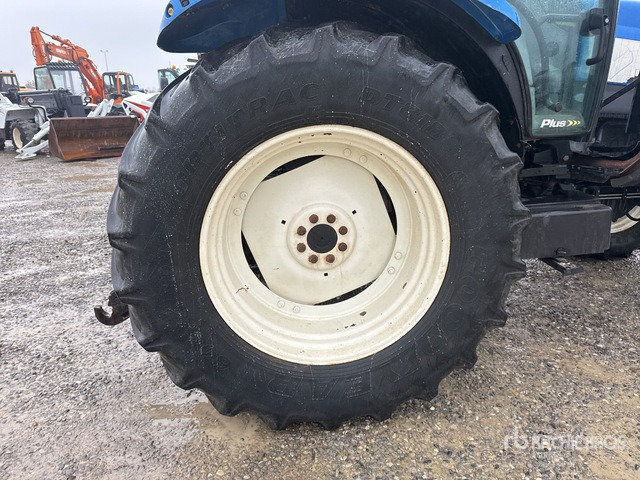 2008 New Holland TS135A Plus 4WD Tractor - Farm tractor: picture 4 2008 New Holland TS135A Plus 4WD Tractor - Farm tractor: picture 4