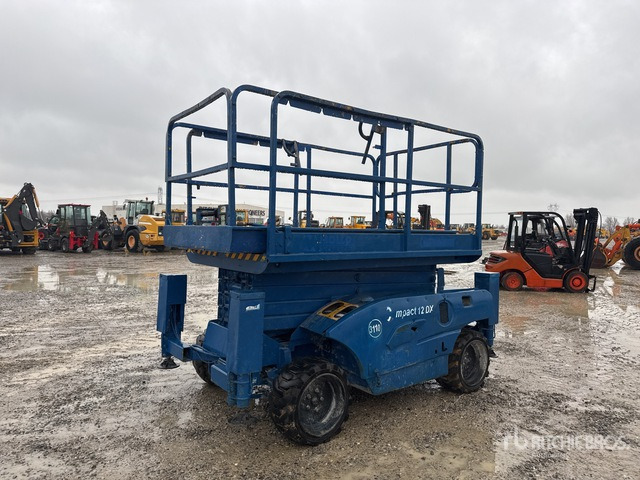 2010 Haulotte Compact12DX Diesel (Inoperable) Scissor Lift - Scissor lift: picture 3 2010 Haulotte Compact12DX Diesel (Inoperable) Scissor Lift - Scissor lift: picture 3