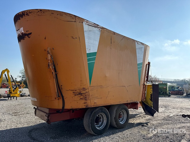 2011 California MC35 Feed Wagon - Forage mixer wagon: picture 3 2011 California MC35 Feed Wagon - Forage mixer wagon: picture 3