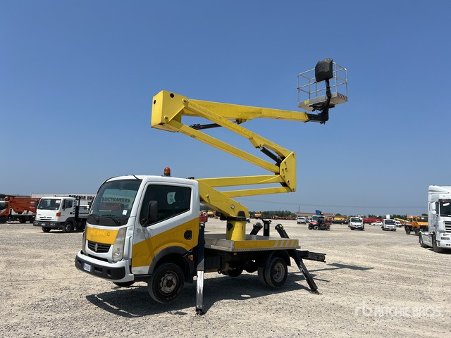 2011 Renault Maxity 2011 Socage DA320 20 m on Bucket Truck - Truck mounted aerial platform: picture 1 2011 Renault Maxity 2011 Socage DA320 20 m on Bucket Truck - Truck mounted aerial platform: picture 1