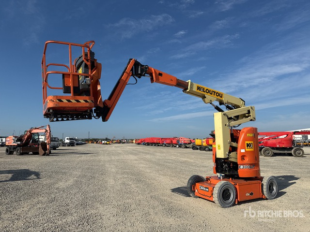 2012 JLG E300 AJP Electric Articulating Boom Lift - Articulated boom: picture 2 2012 JLG E300 AJP Electric Articulating Boom Lift - Articulated boom: picture 2