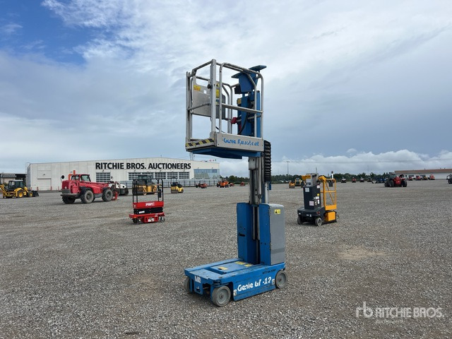 2015 Genie GR-12 Vertical Mast Lift - Vertical mast lift: picture 1 2015 Genie GR-12 Vertical Mast Lift - Vertical mast lift: picture 1