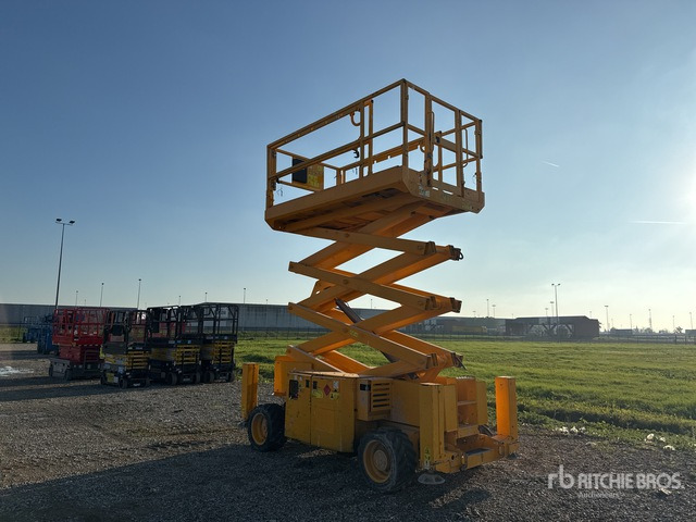 2016 Genie GS-3369RT Diesel Scissor Lift - Scissor lift: picture 2 2016 Genie GS-3369RT Diesel Scissor Lift - Scissor lift: picture 2
