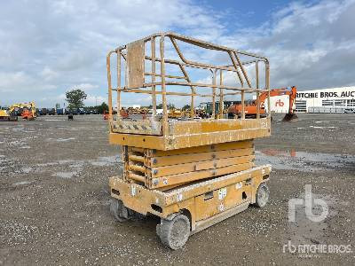 HAULOTTE COMPACT12 Electric (Inoperable) - Scissor lift: picture 2 HAULOTTE COMPACT12 Electric (Inoperable) - Scissor lift: picture 2