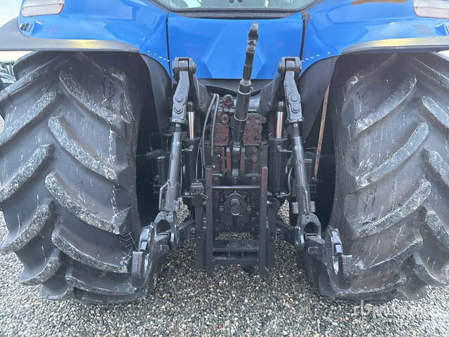 New Holland 8040 4WD Tractor - Farm tractor: picture 4 New Holland 8040 4WD Tractor - Farm tractor: picture 4