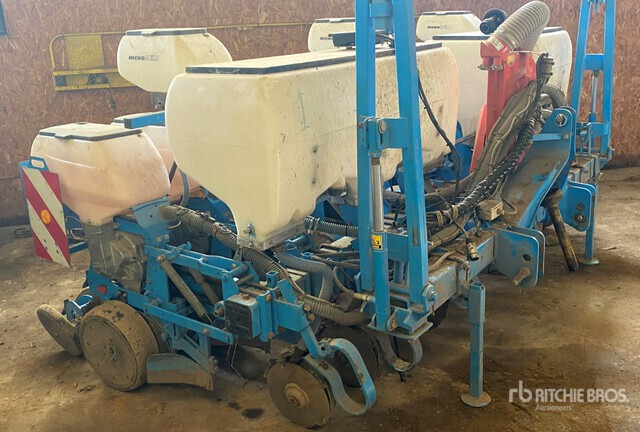 2014 Monosem NG Plus-6R 4.5 m 3-Point Semoir Air Seeder - Flail mower/ Mulcher: picture 1 2014 Monosem NG Plus-6R 4.5 m 3-Point Semoir Air Seeder - Flail mower/ Mulcher: picture 1