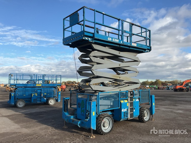 2007 Genie GS-5390 4x4 Diesel Scissor Lift - Scissor lift: picture 2 2007 Genie GS-5390 4x4 Diesel Scissor Lift - Scissor lift: picture 2