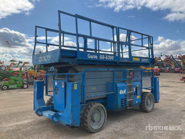 2007 Genie GS-5390 4x4 Diesel Scissor Lift - Scissor lift: picture 2 2007 Genie GS-5390 4x4 Diesel Scissor Lift - Scissor lift: picture 2