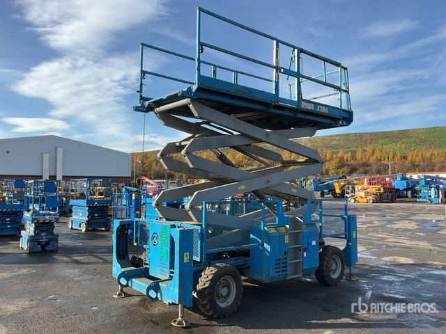 2007 Genie GS3384 4x4 Diesel Scissor Lift - Scissor lift: picture 2 2007 Genie GS3384 4x4 Diesel Scissor Lift - Scissor lift: picture 2