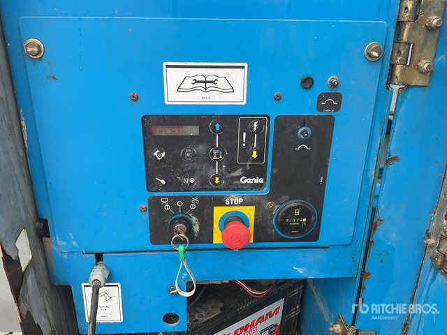 2007 Genie GS3384 4x4 Diesel Scissor Lift - Scissor lift: picture 5 2007 Genie GS3384 4x4 Diesel Scissor Lift - Scissor lift: picture 5