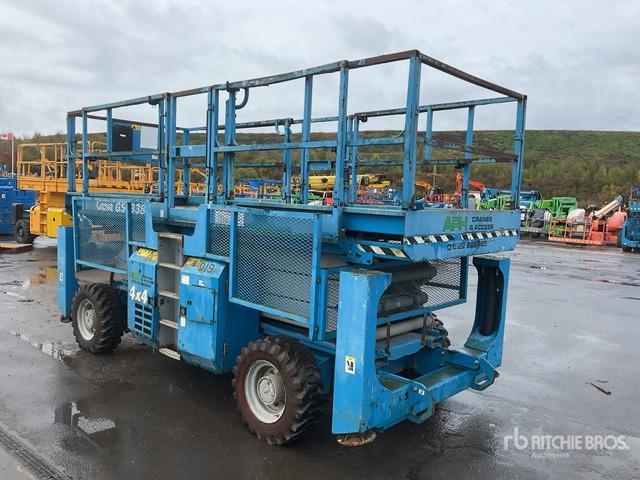 2007 Genie GS3384 4x4 Diesel Scissor Lift - Scissor lift: picture 4 2007 Genie GS3384 4x4 Diesel Scissor Lift - Scissor lift: picture 4